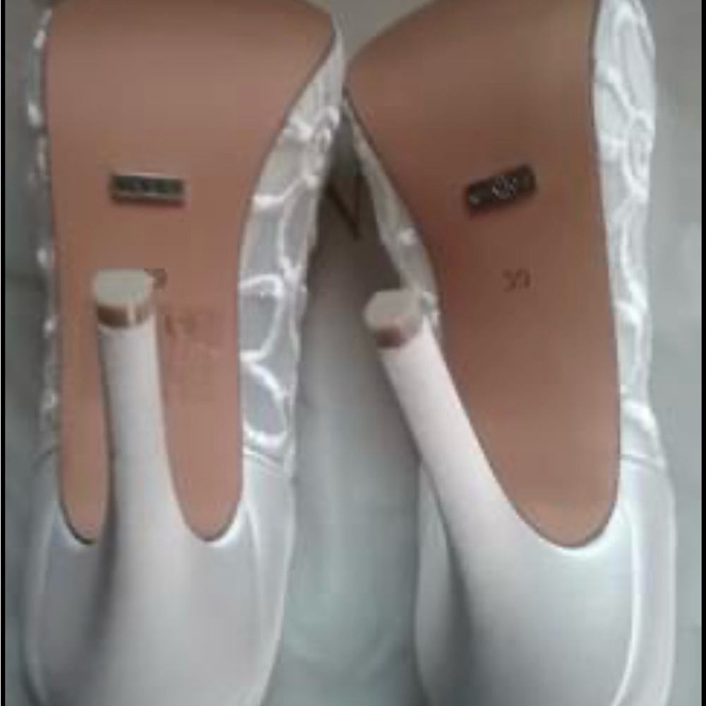 Menbur Heels - Picture 4 of 4